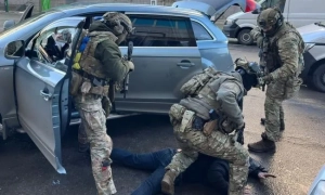 Україна готова до рішень щодо миру, але дарувати землю загарбникам не буде, — Зеленський