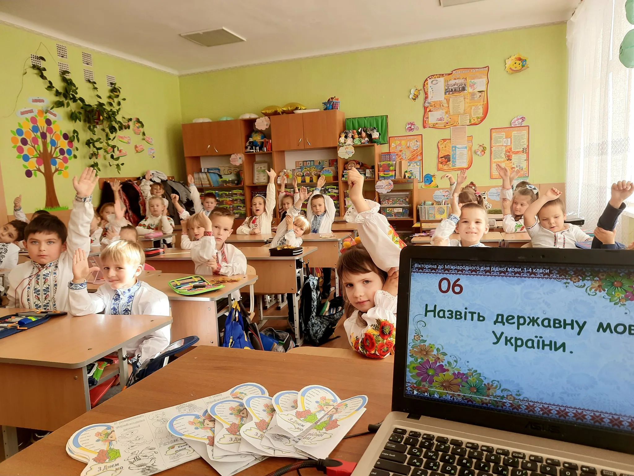 Журналістка перевірила п’ять київських шкіл і не знайшла україномовного середовища