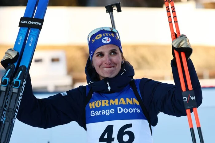 Суд у Франції засудив чемпіонку світу з біатлону Жюлію Сімон до трьох місяців умовного ув’язнення