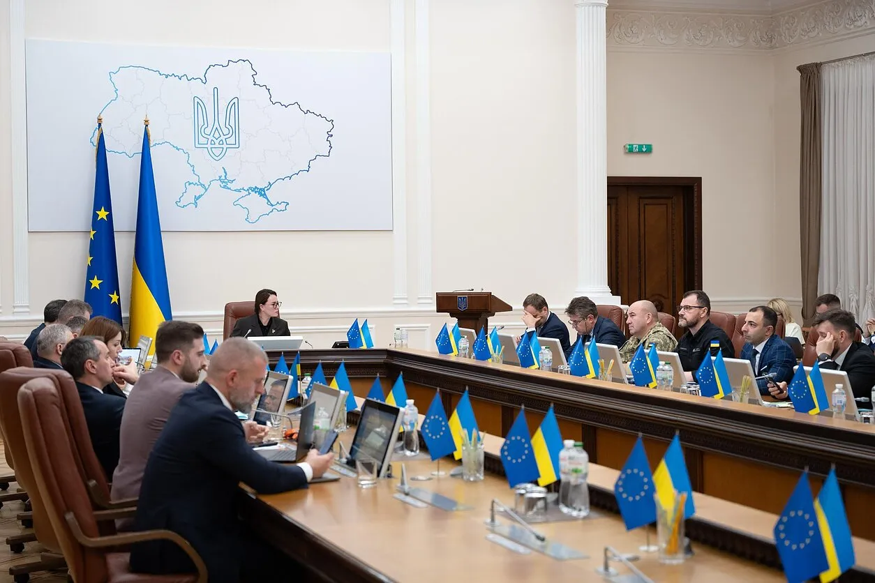 Кабмін продовжив обмеження на експорт металобрухту та деревини