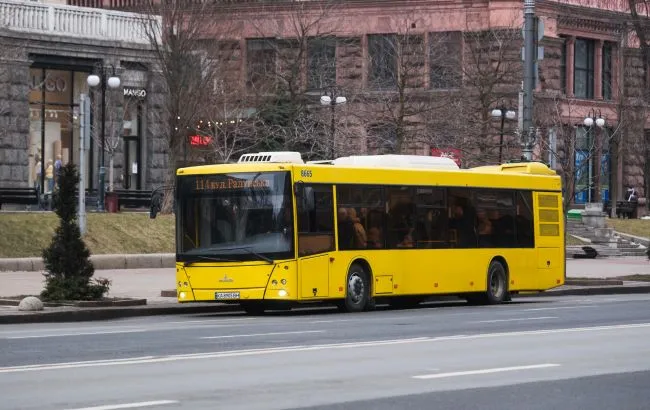 В Киеве изменили маршруты общественного транспорта после ночной атаки РФ