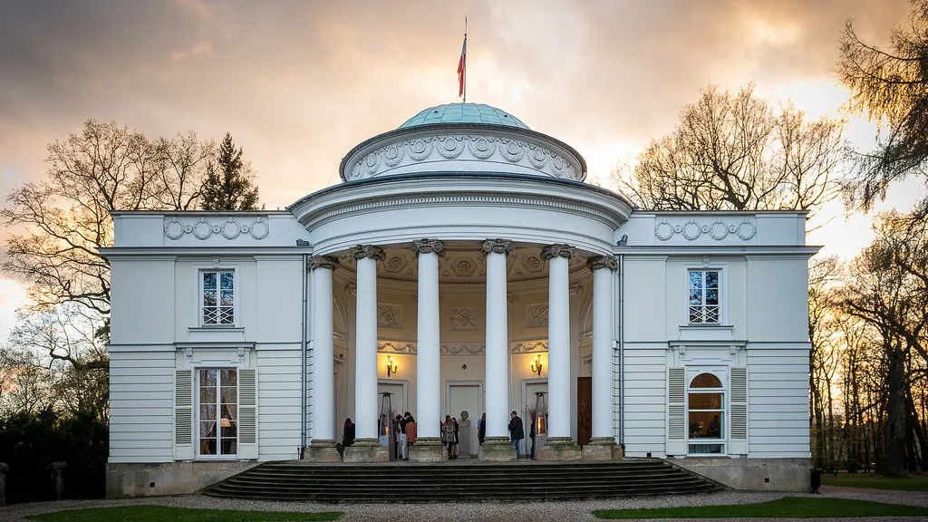 Коледж Європи оголосив конкурс на посаду ректора після відставки Могеріні