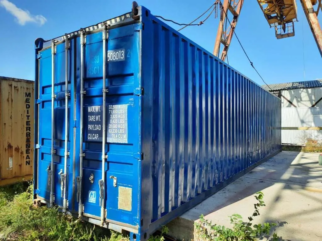 У Німеччині врятували поляка, який провів чотири дні у контейнері