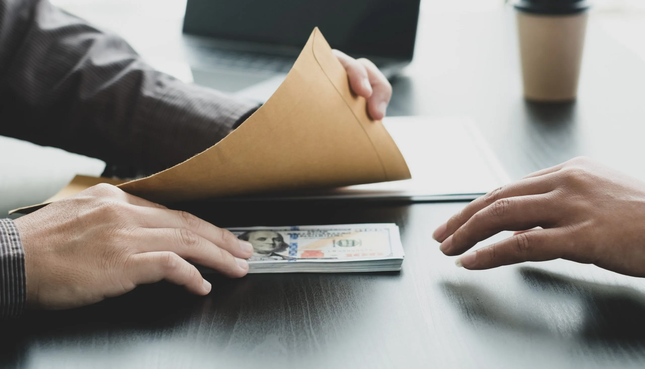 Більшість українців вважають, що корупція зросла під час війни