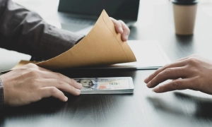 Ректор КНУ Бугров спростовує інформацію про обшуки в університеті