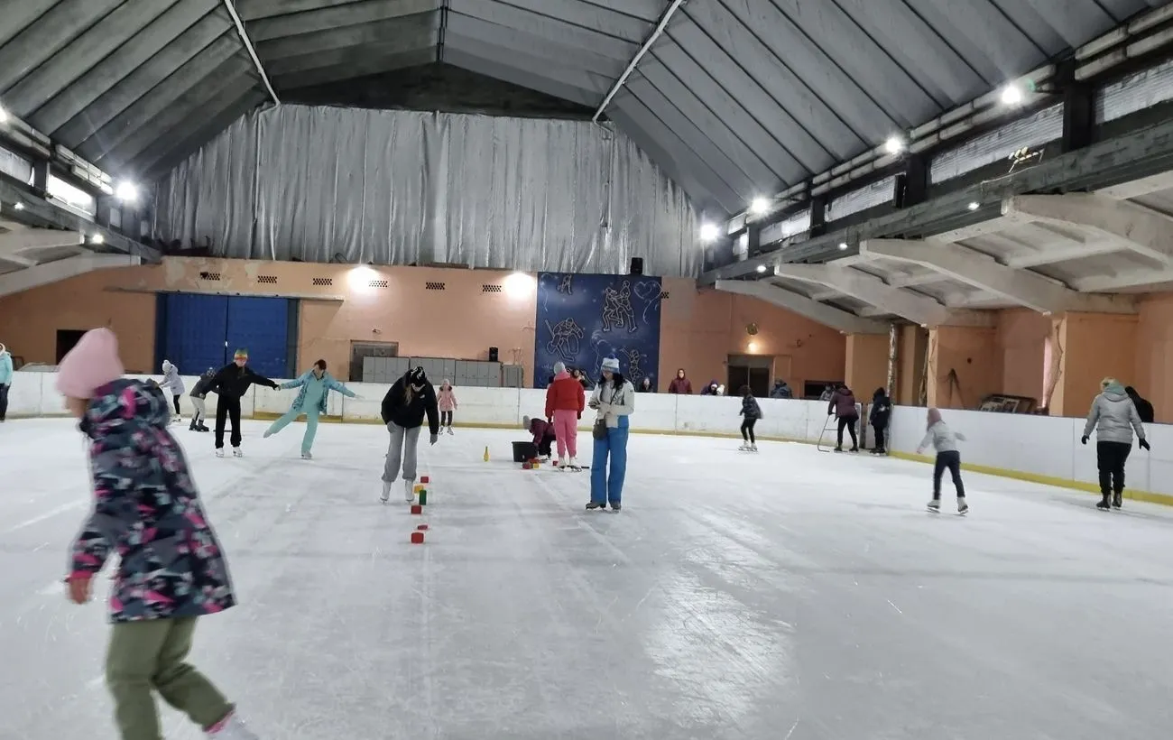 У Києві збирають підписи за збереження льодової арени «Крижинка»