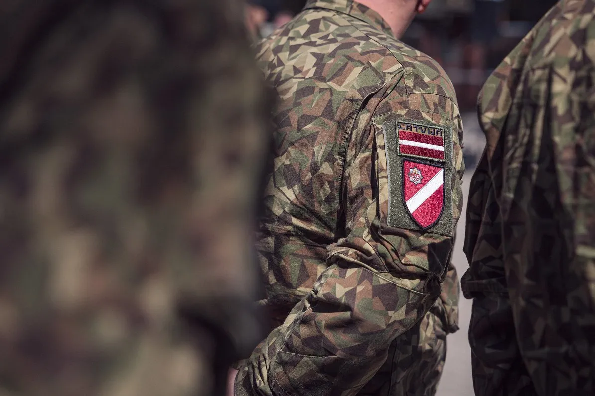 Латвія відібрала 400 призовників на строкову службу за лотереєю