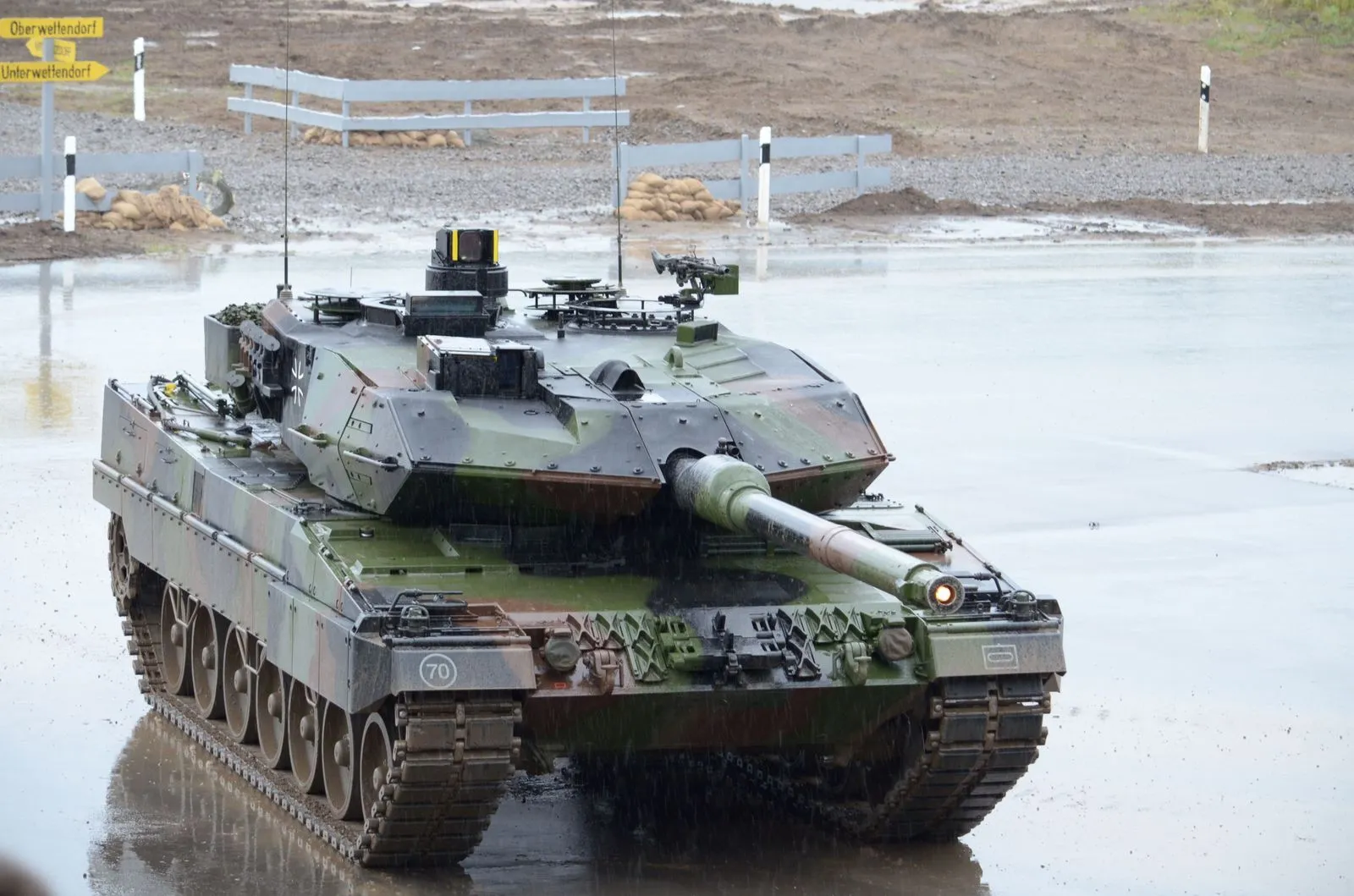 Німеччина планує придбати 40% акцій виробника танків Leopard — Handelsblatt