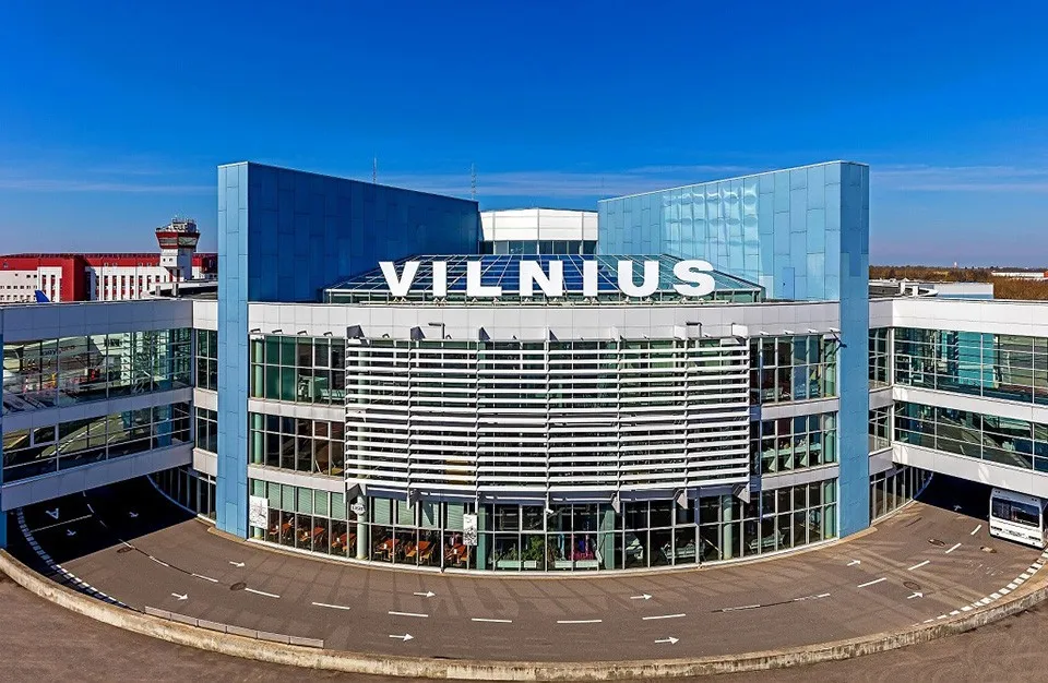 Литовські аеропорти зазнали збитків майже на 1 млн євро через повітряні кулі з Білорусі