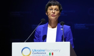 Трасс змінила свою думку і тепер називає Макрона другом