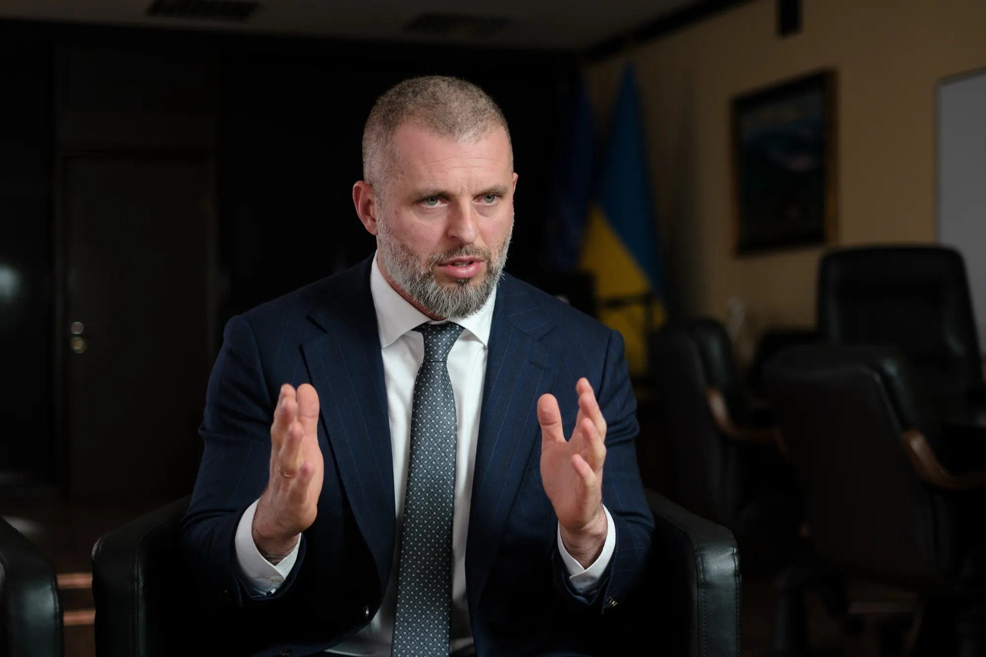 Міністр спорту спростував чутки про «елітні костюми» та показав українського виробника