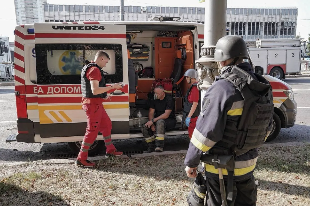 Medics and civilians injured in shelling in Kherson