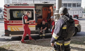 Medics and civilians injured in shelling in Kherson