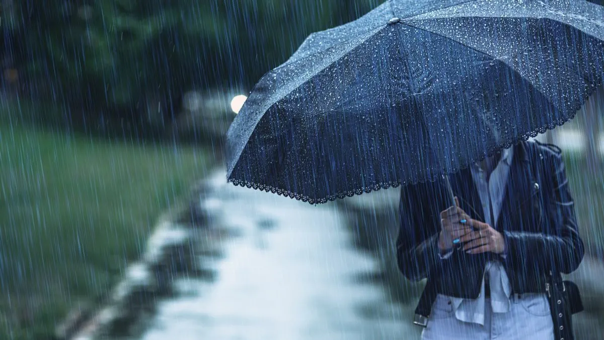 VIDEO: Heavy rains and hurricane-force winds hit western Ukraine