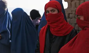 В Греции лесные пожары бушуют в пригороде Афин, эвакуированы сотни людей