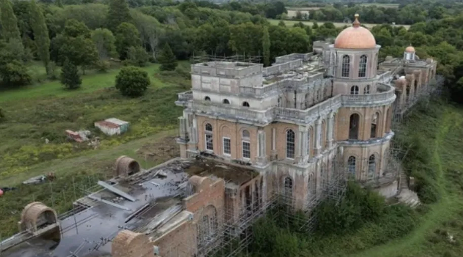 В Англії виявили незавершений особняк, більший за Букінгемський палац