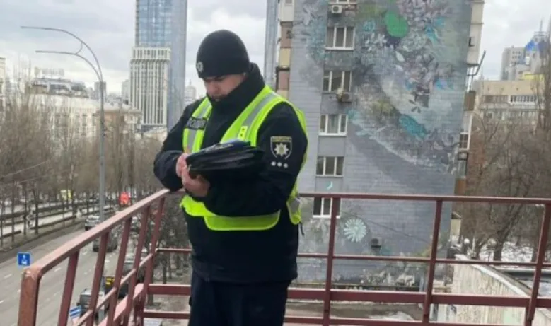 У Печерському районі Києва чоловік загинув, вистрибнувши з 23-го поверху