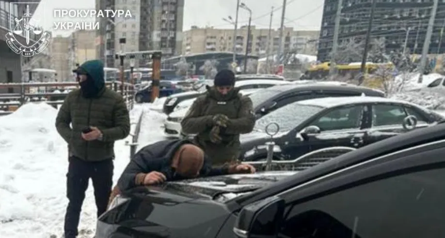 Таксисти з Київщини обіцяли переправити військовозобов’язаного в Молдову за $21 тис