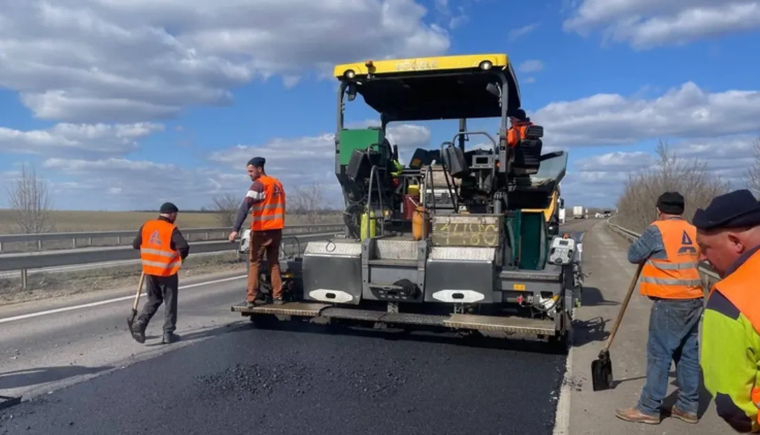 На трасі Київ–Одеса планують відновити понад 400 тис м² покриття — Кулеба