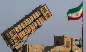 Найбільший авіаносець світу зайшов на базу на Криті після пожежі