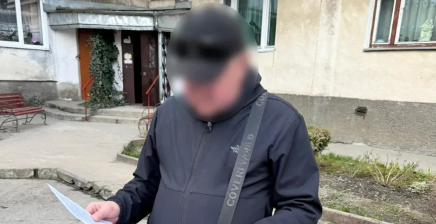 A driver stole 220,000 hryvnias from a pensioner in the Carpathian region