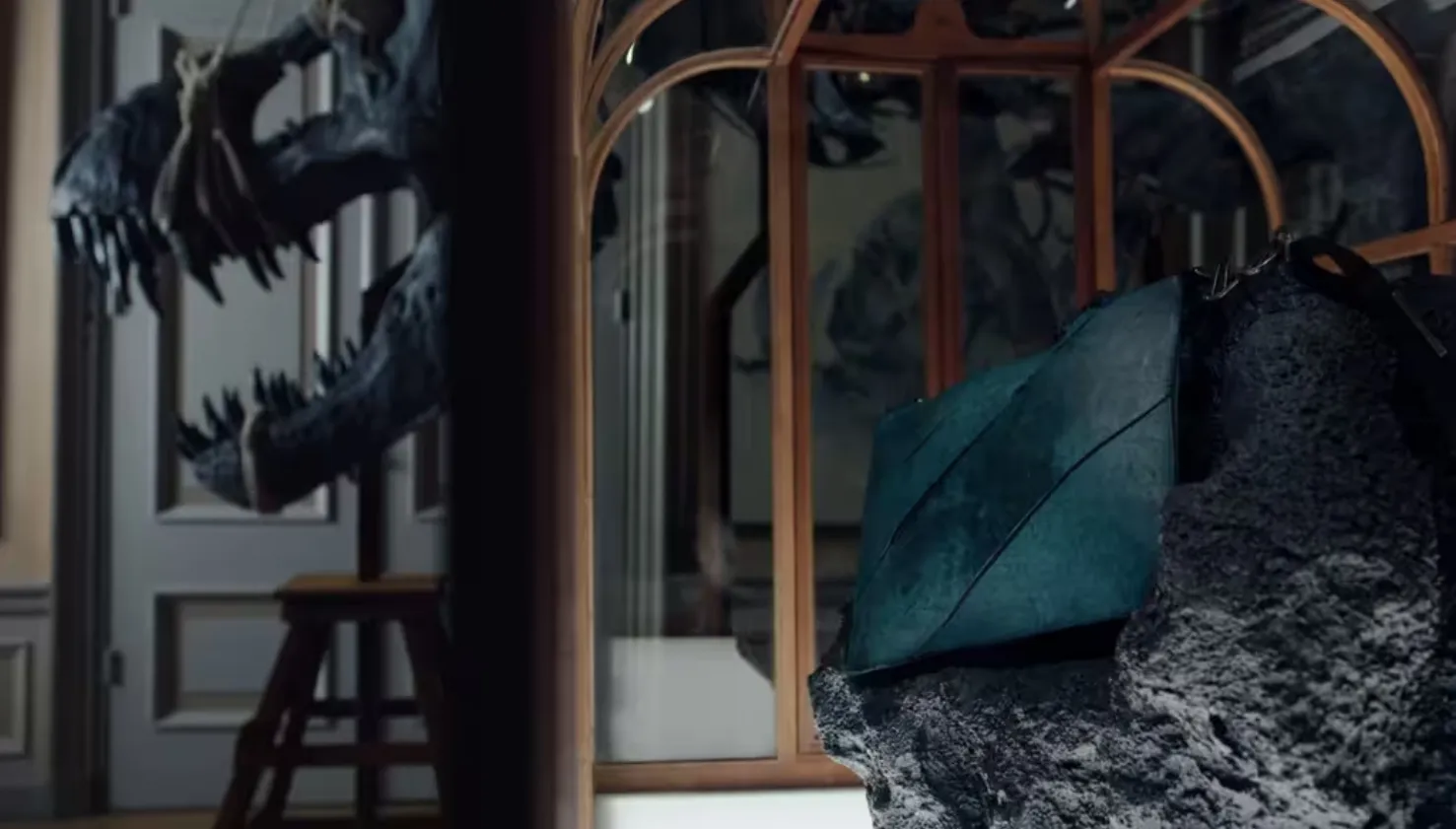 Сумку из кожи тираннозавра выставят на аукцион за 660 тысяч долларов