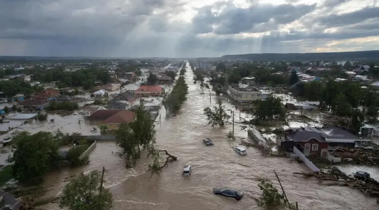 Відео: у Дагестані через масштабну повінь оголосили режим НС