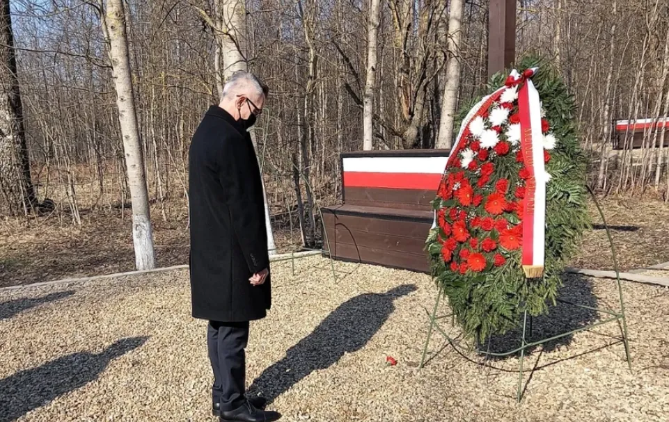 Росіяни влаштували провокації проти поляків біля меморіалу Смоленської авіатрощі