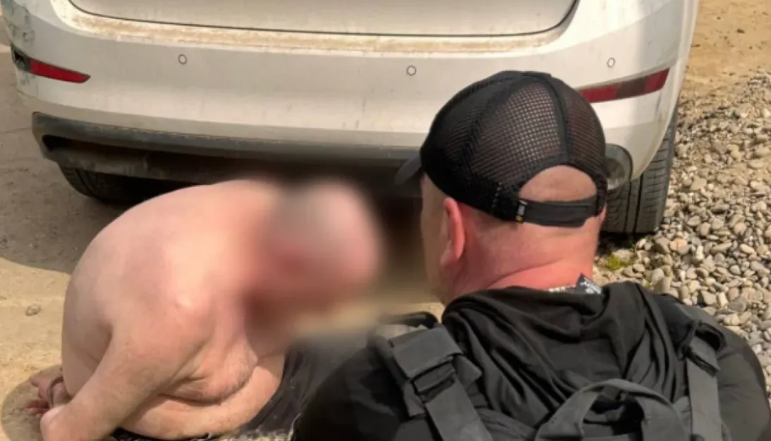 На Закарпатті чоловік викрав жінку з дитиною і стріляв у поліцейських