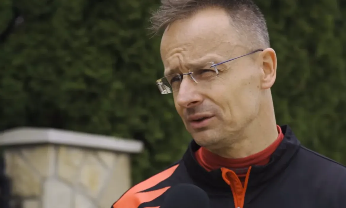 Сіярто з’явився на публіці після виборів в Угорщині і заявив, що не зникав