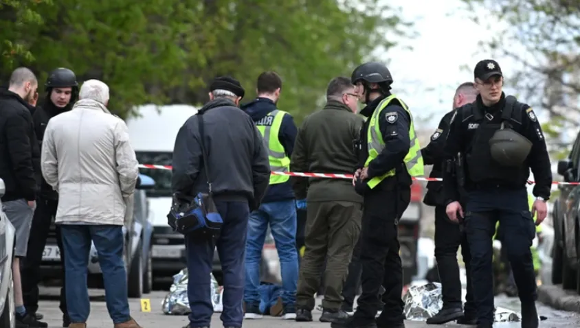 Зеленський заявив, що слідчі перевіряють кілька версій мотивів стрільця в Києві