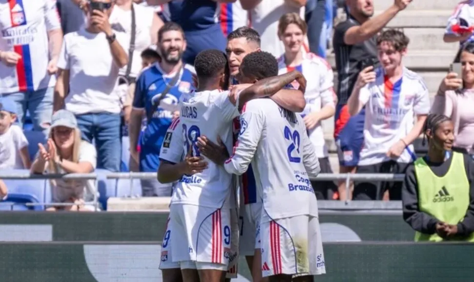 Яремчук забил два гола и принес «Лиону» победу в Лиге 1