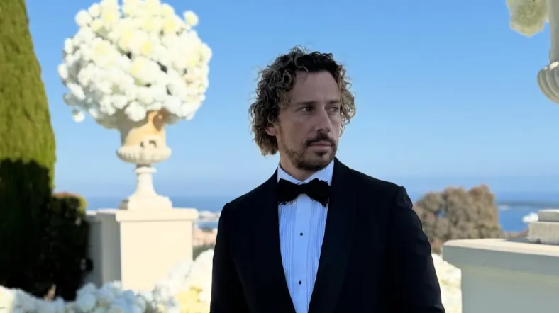 Відео: Галкін заспівав хіт Іво Бобула українською на весіллі в Каннах