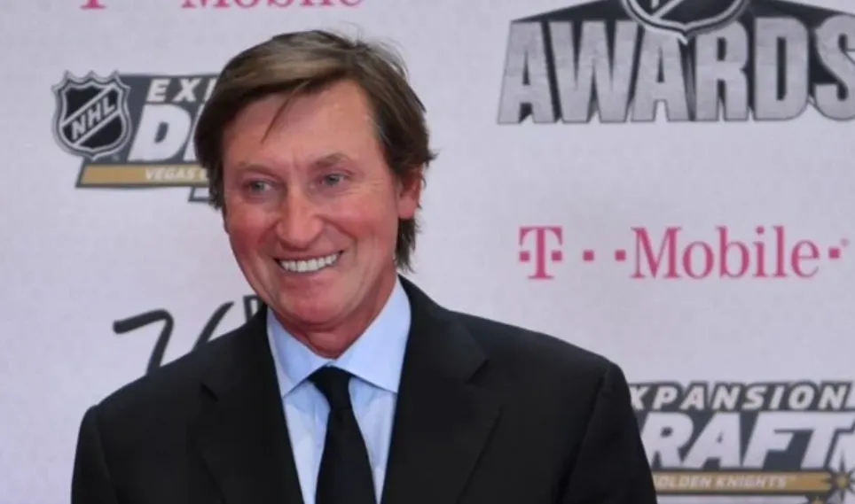 Історичний светр Грецкі продали за рекордні $2,8 млн — ESPN