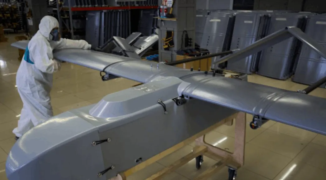 Українські дрони-авіаносці атакують окупантів у Криму