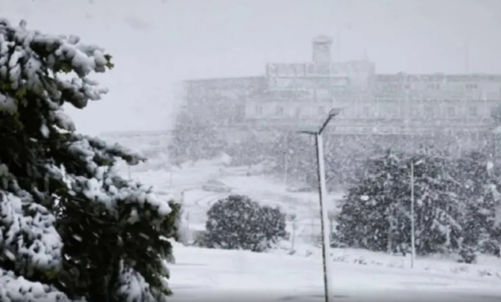 У Греції на початку травня випав сніг: країну накрив аномальний холод