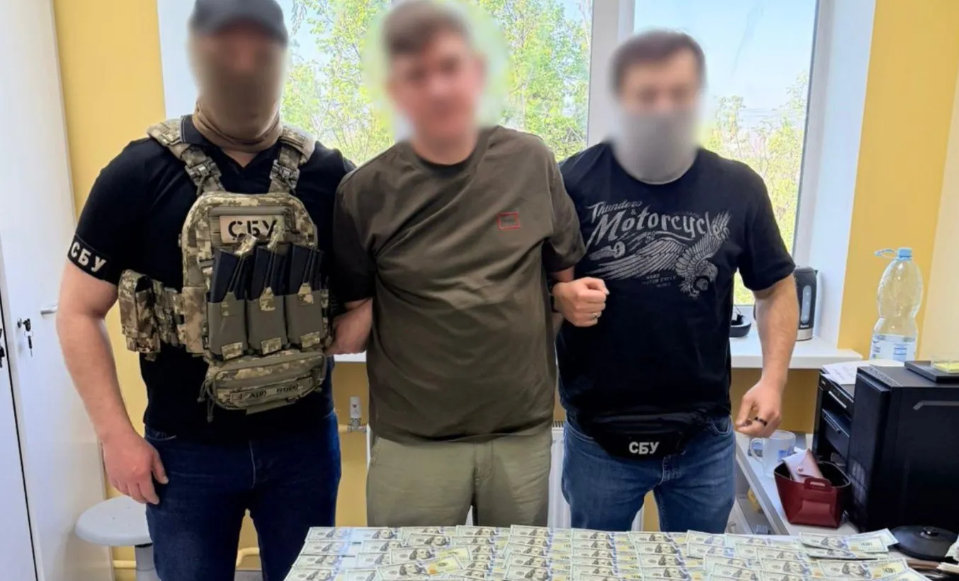 У Києві психіатрів затримали за вимагання $25 тисяч за інвалідніст