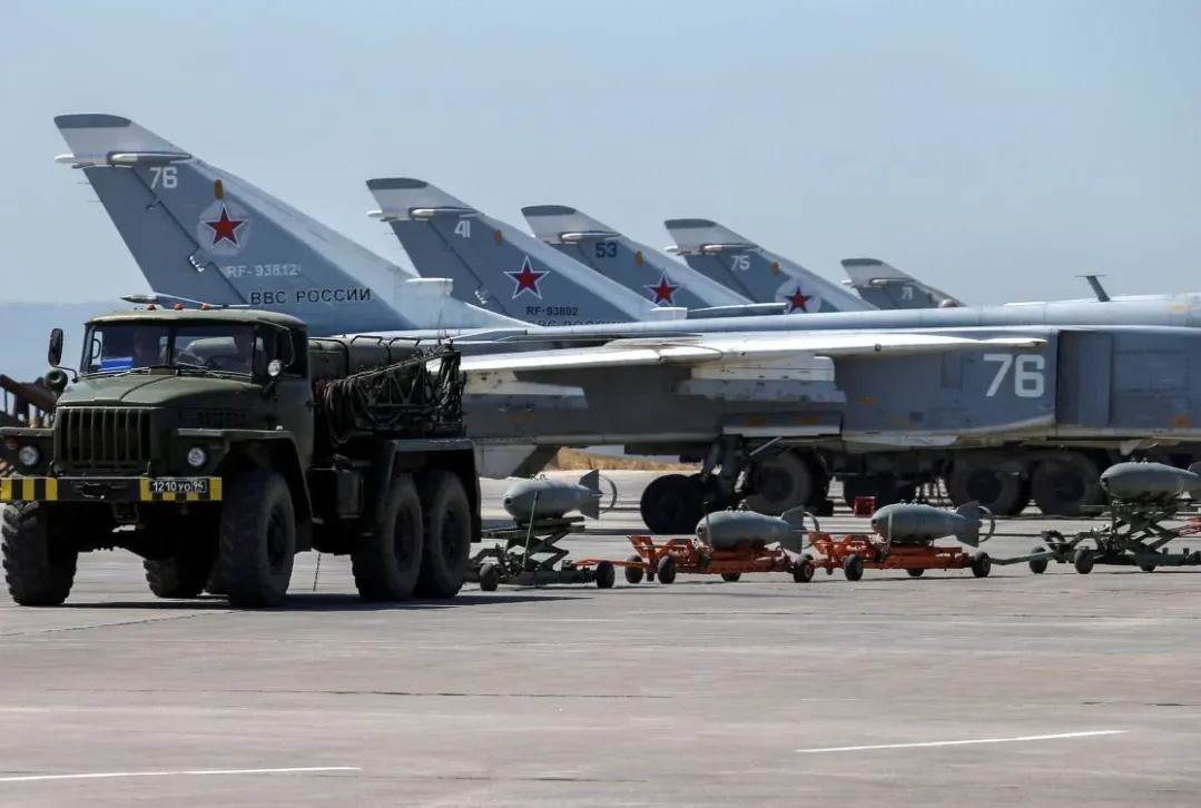 Россия тайно отправила судно с грузом на военную базу в Сирии — WSJ