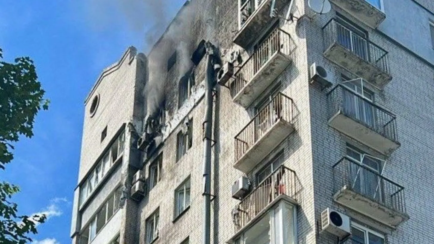 VIDEO: Russian drone strikes high-rise building in Dnipro