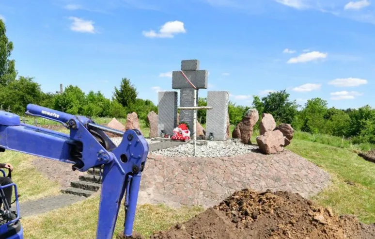 В Гуте-Пеняцкой обнаружили братскую могилу жертв событий 1944 года