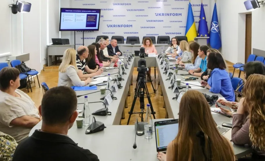 Українці вважають справедливою зарплату вчителів на рівні 40-60 тисяч гривень