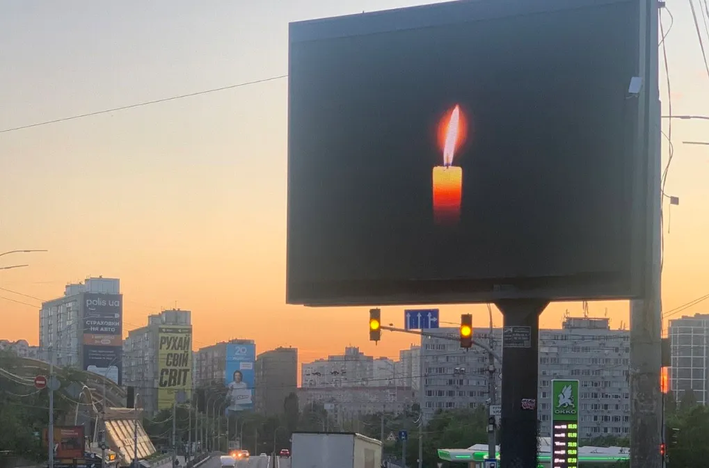 На «Караваевых дачах» установили цифровую свечу памяти на месте ДТП со смертельным исходом