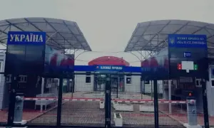 Фото: арт-объект на одесском пляже стал жертвой вандалов