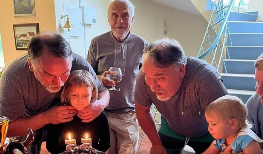 В семье братьев Капрановых за один день родились двое внуков
