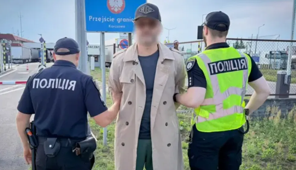 A former official from the Khmelnytskyi region, sentenced to 9 years in prison, was extradited to Ukraine