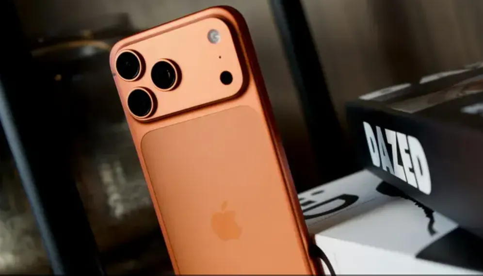 Відео: iPhone 17 Pro пережив падіння з літака з висоти понад кілометр