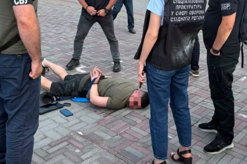 Офицера Национальной гвардии подозревают в участии в схеме выезда за границу за 8 тысяч долларов