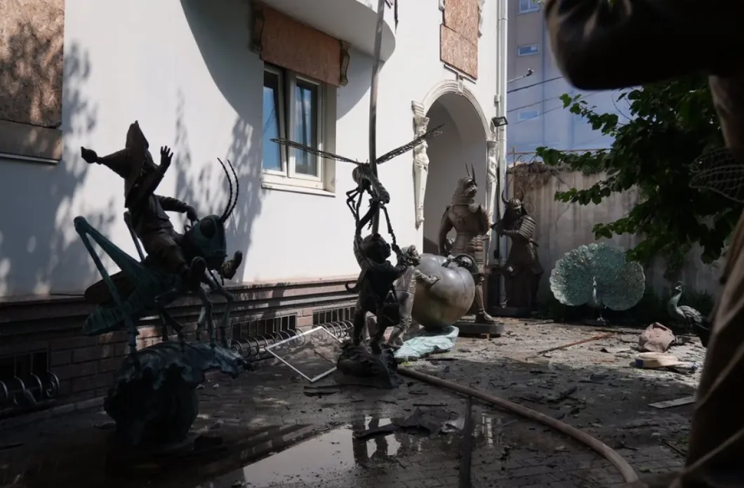 During the Russian Federation's attack on Kharkiv, the home of sculptor Katib Mamedov was damaged