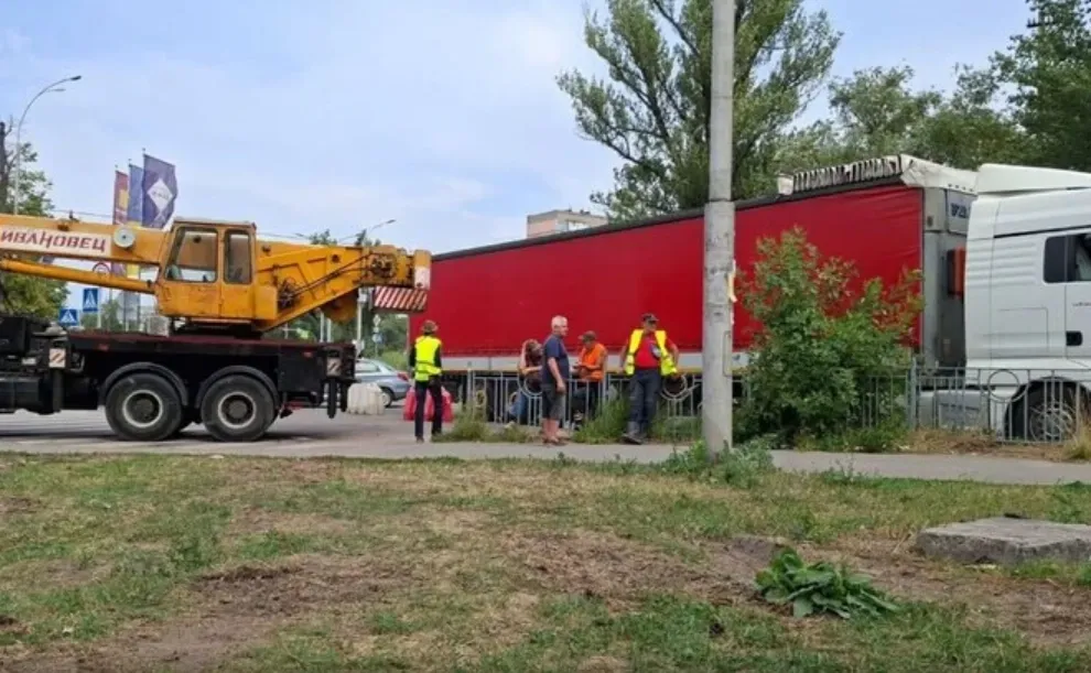 Authorities explained the presence of heavy equipment near the park in Teremky, where trees were being cut down