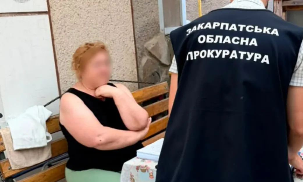 На Закарпатті директорка ліцею влаштувала трьох мертвих душ заради зарплат і відстрочок